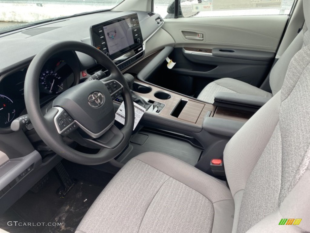 2021 Sienna LE Hybrid - Cypress / Gray photo #4