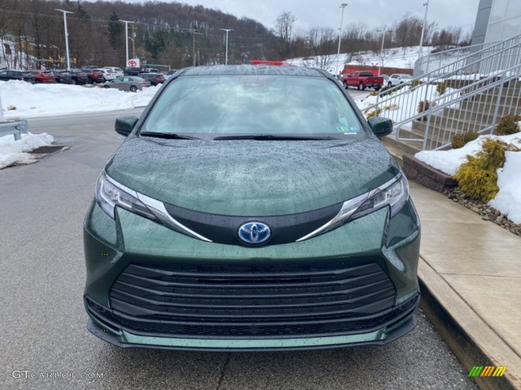 2021 Sienna LE Hybrid - Cypress / Gray photo #11