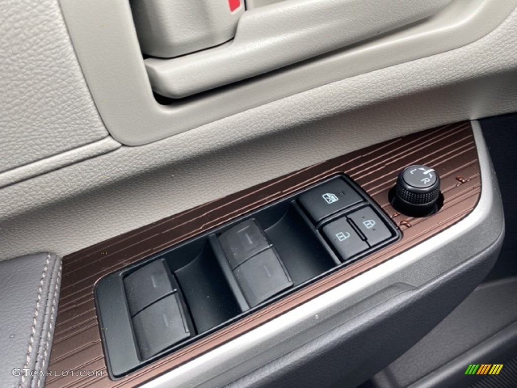 2021 Toyota Sienna LE Hybrid Controls Photo #141169390