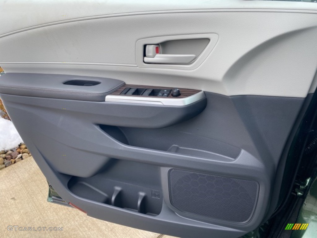 2021 Toyota Sienna LE Hybrid Gray Door Panel Photo #141169405