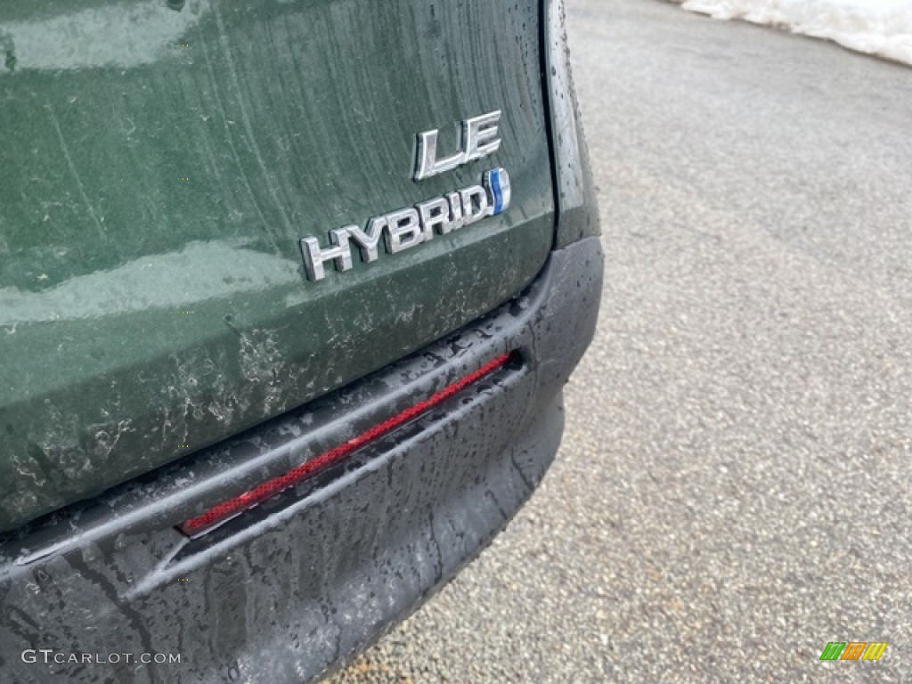 2021 Toyota Sienna LE Hybrid Marks and Logos Photos
