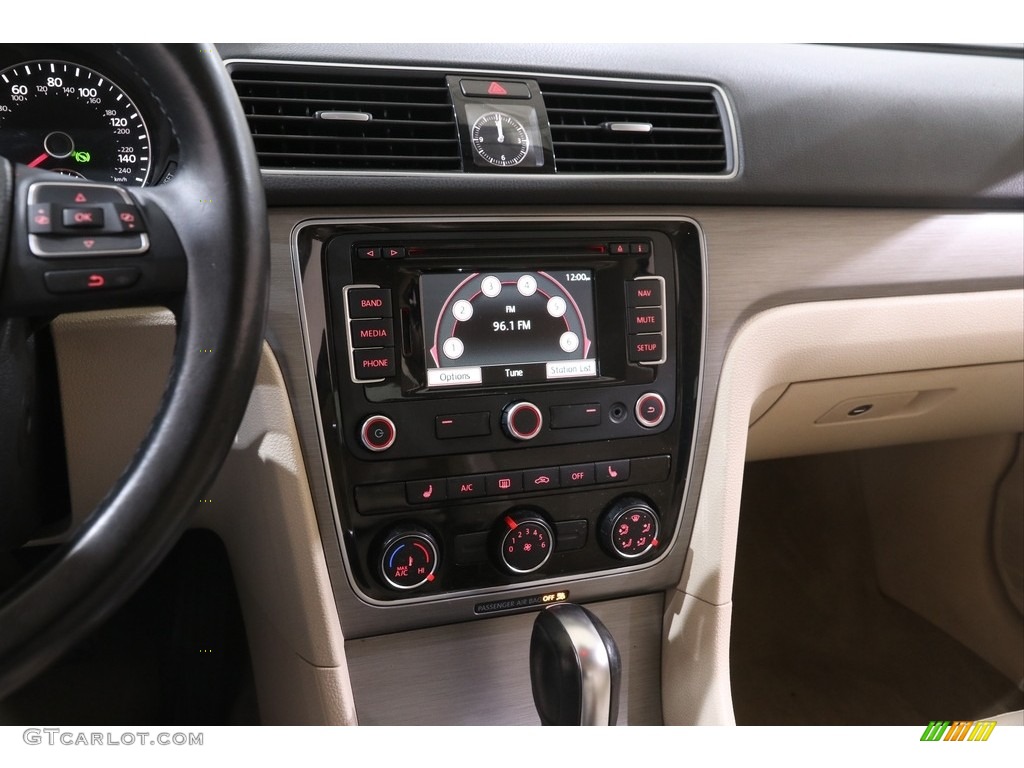 2015 Volkswagen Passat SE Sedan Controls Photo #141169719