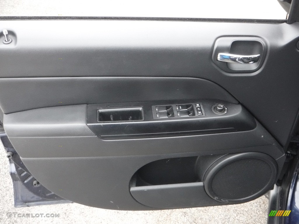 2016 Compass Sport - True Blue Pearl / Light Pebble Beige/Dark Slate Gray photo #18