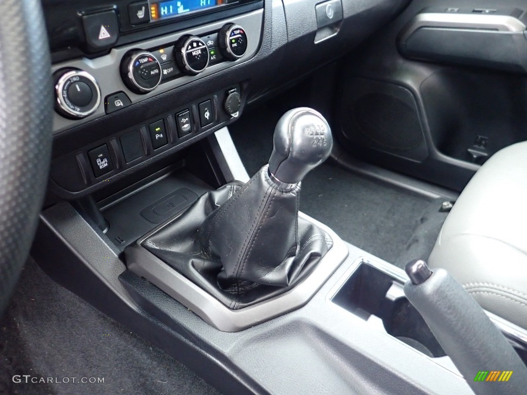 2017 Tacoma TRD Off Road Double Cab 4x4 - Super White / TRD Graphite photo #25