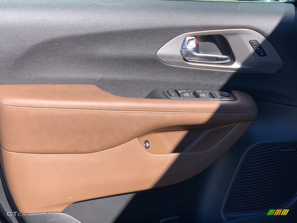 2021 Chrysler Pacifica Hybrid Limited Deep Mocha/Black Door Panel Photo #141186193