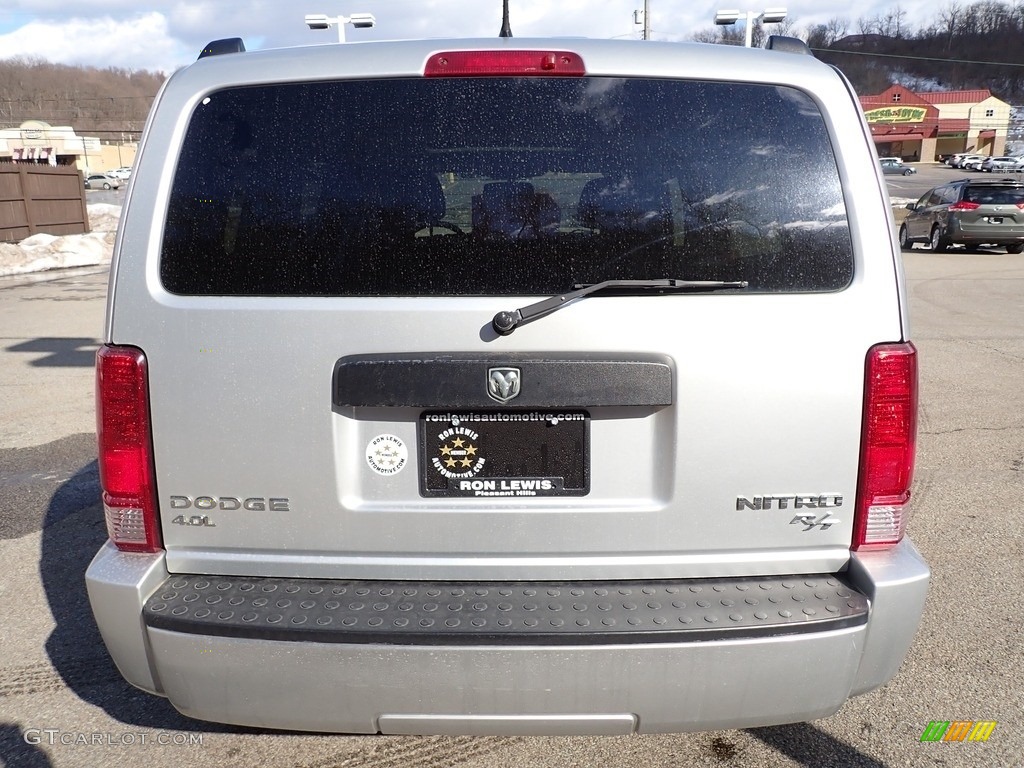 2011 Nitro Heat 4.0 4x4 - Bright Silver Metallic / Dark Slate Gray photo #4