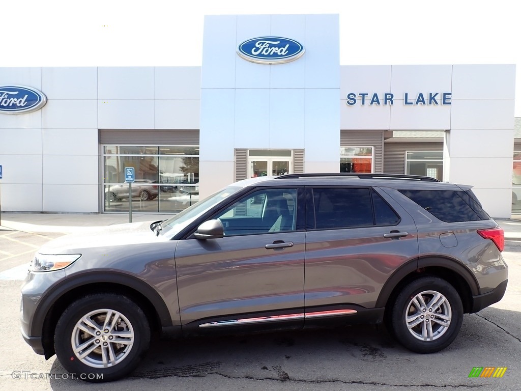 Carbonized Gray Metallic Ford Explorer