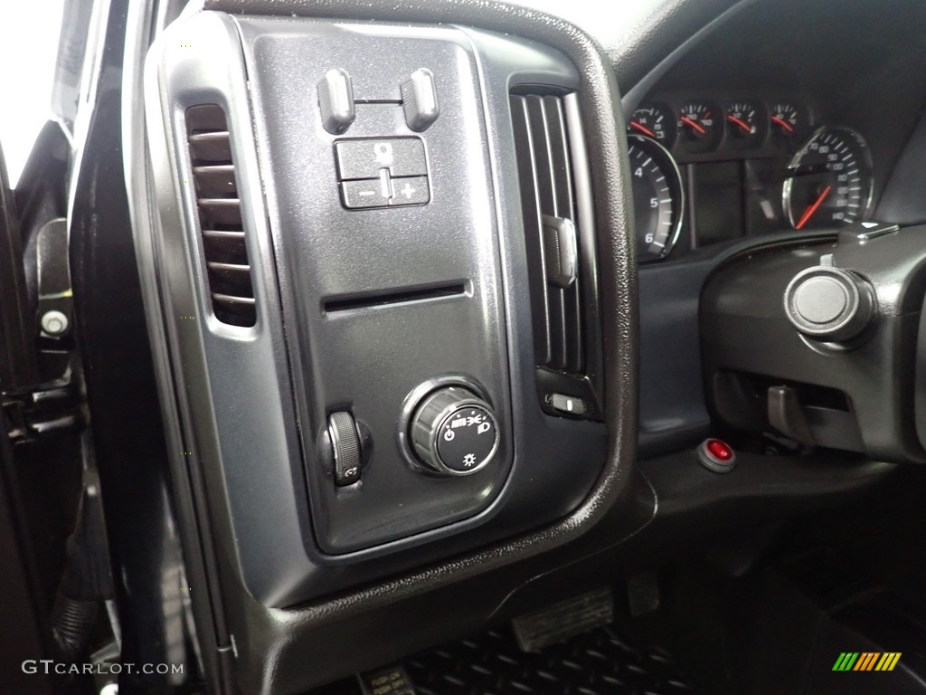 2018 Chevrolet Silverado 1500 Custom Double Cab 4x4 Controls Photo #141202405