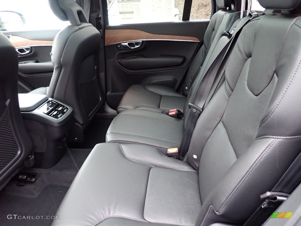 2021 Volvo XC90 T6 AWD Momentum Rear Seat Photos