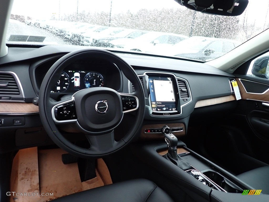 2021 Volvo XC90 T6 AWD Momentum Front Seat Photo #141203111