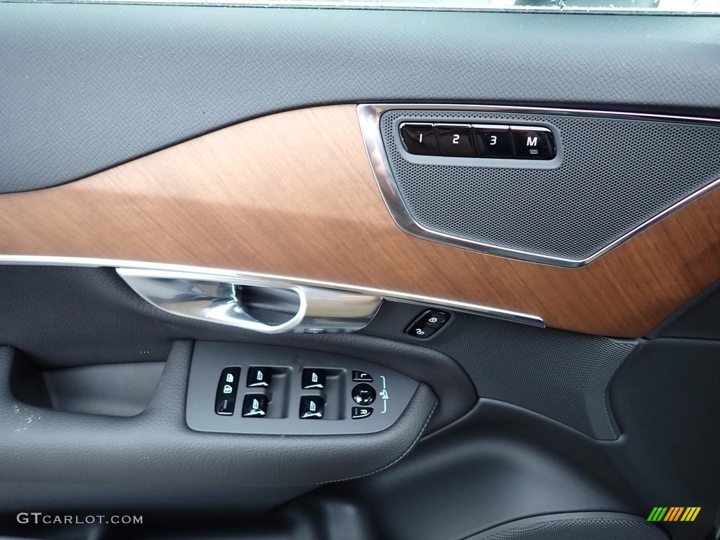 2021 Volvo XC90 T6 AWD Momentum Door Panel Photos