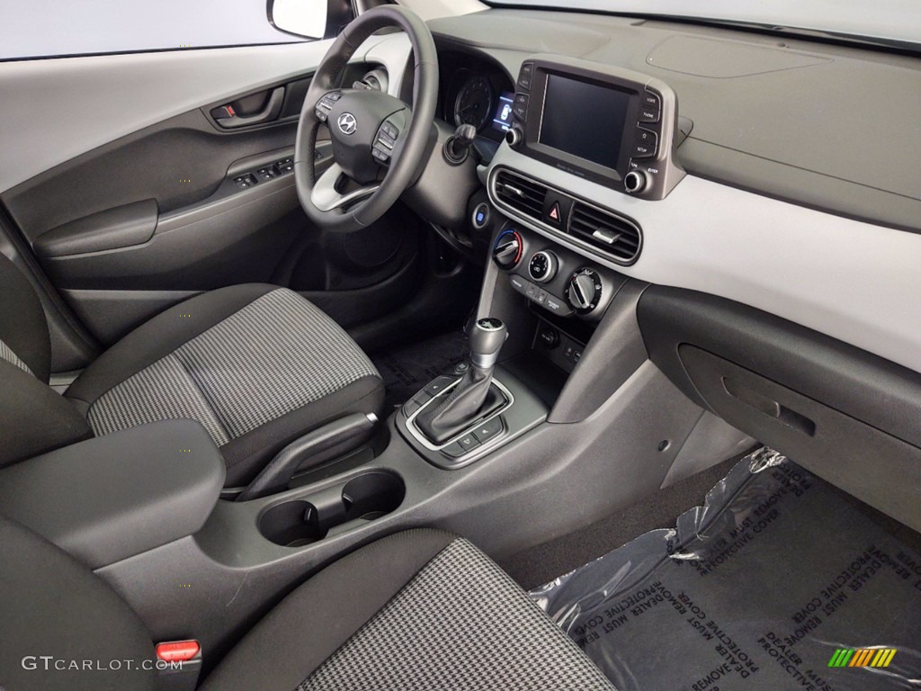 2018 Hyundai Kona SEL Dashboard Photos