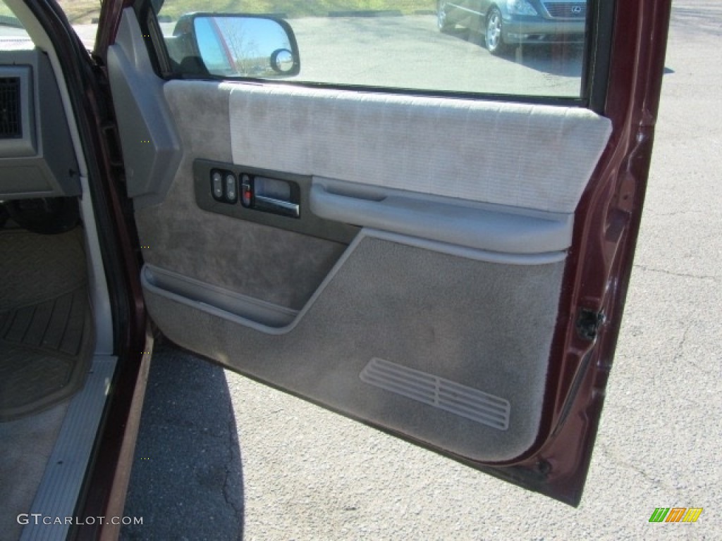 1994 GMC Sierra 1500 SLE Regular Cab Gray Door Panel Photo #141208394