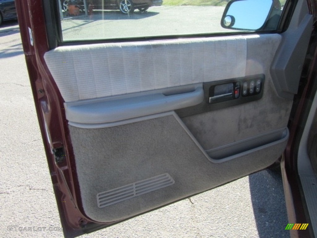 1994 GMC Sierra 1500 SLE Regular Cab Gray Door Panel Photo #141208430