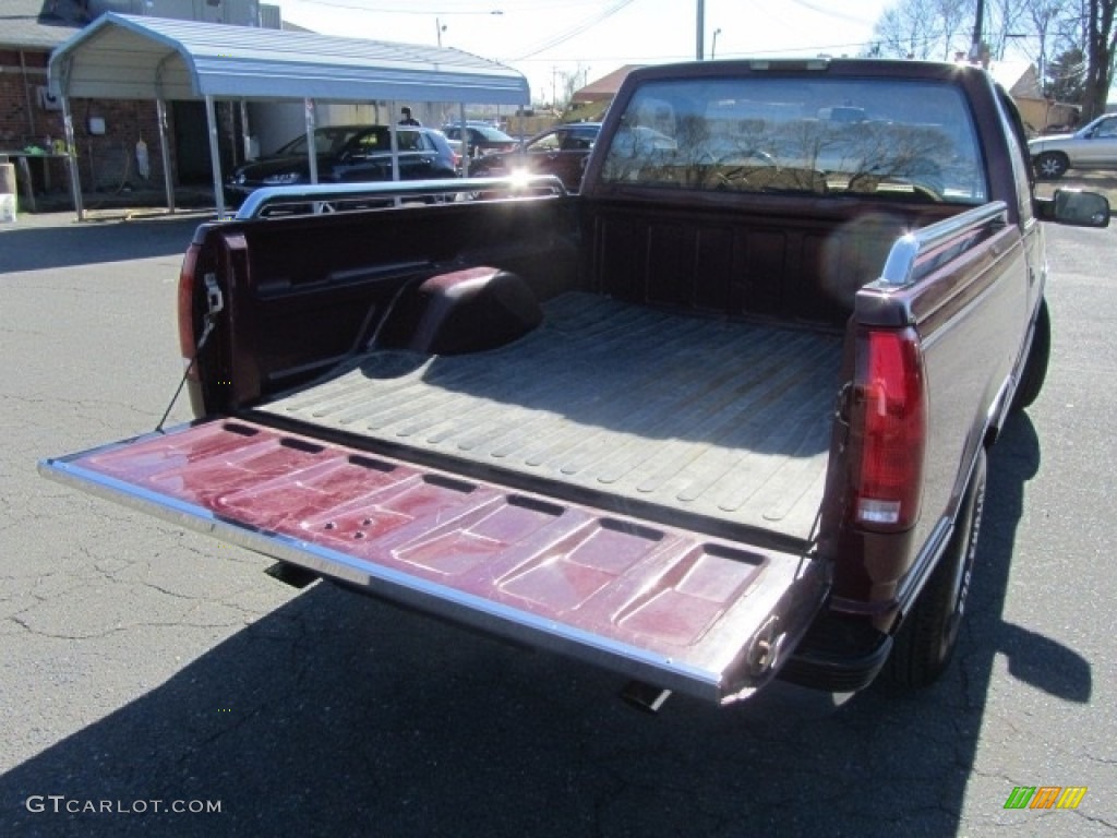 1994 Sierra 1500 SLE Regular Cab - Dark Hunt Club Red Metallic / Gray photo #17