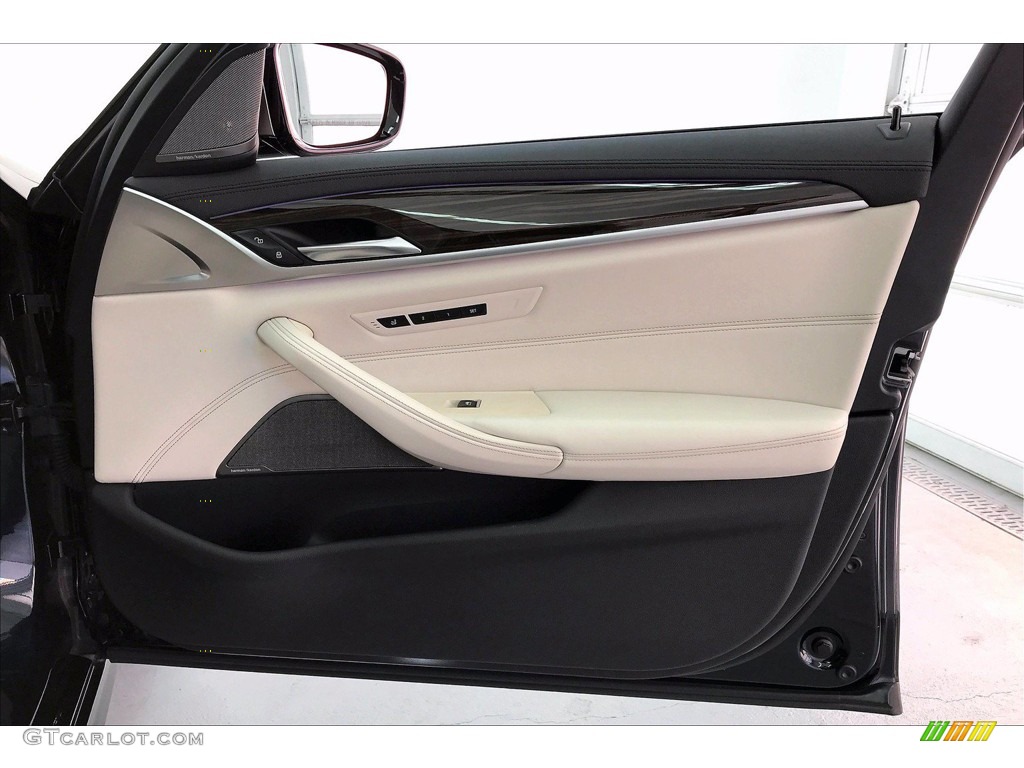 2019 BMW 5 Series M550i xDrive Sedan Door Panel Photos