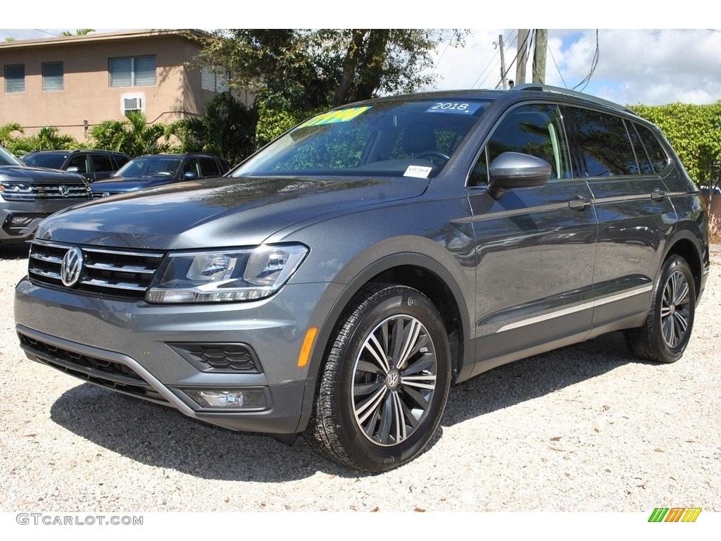 Platinum Gray Metallic 2018 Volkswagen Tiguan SEL Exterior Photo #141220228