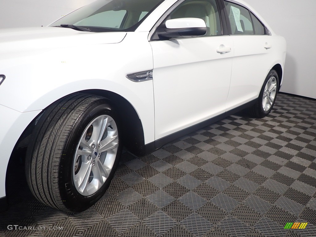 2017 Taurus SEL - Oxford White / Dune photo #11