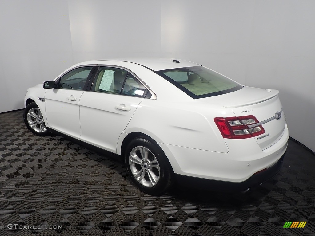 2017 Taurus SEL - Oxford White / Dune photo #13