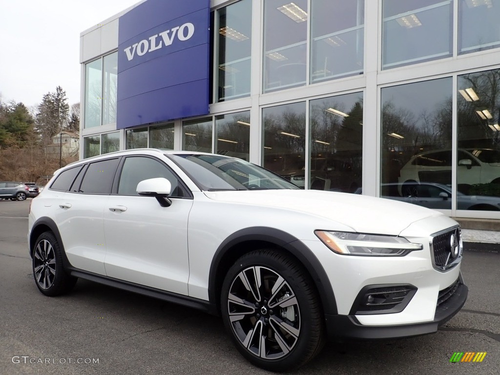 2021 Volvo V60 Cross Country T5 AWD Exterior Photos