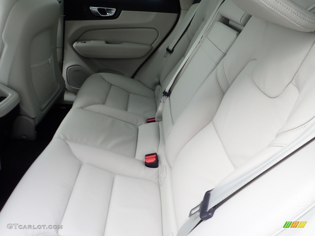 2021 Volvo XC60 T5 AWD Momentum Rear Seat Photos