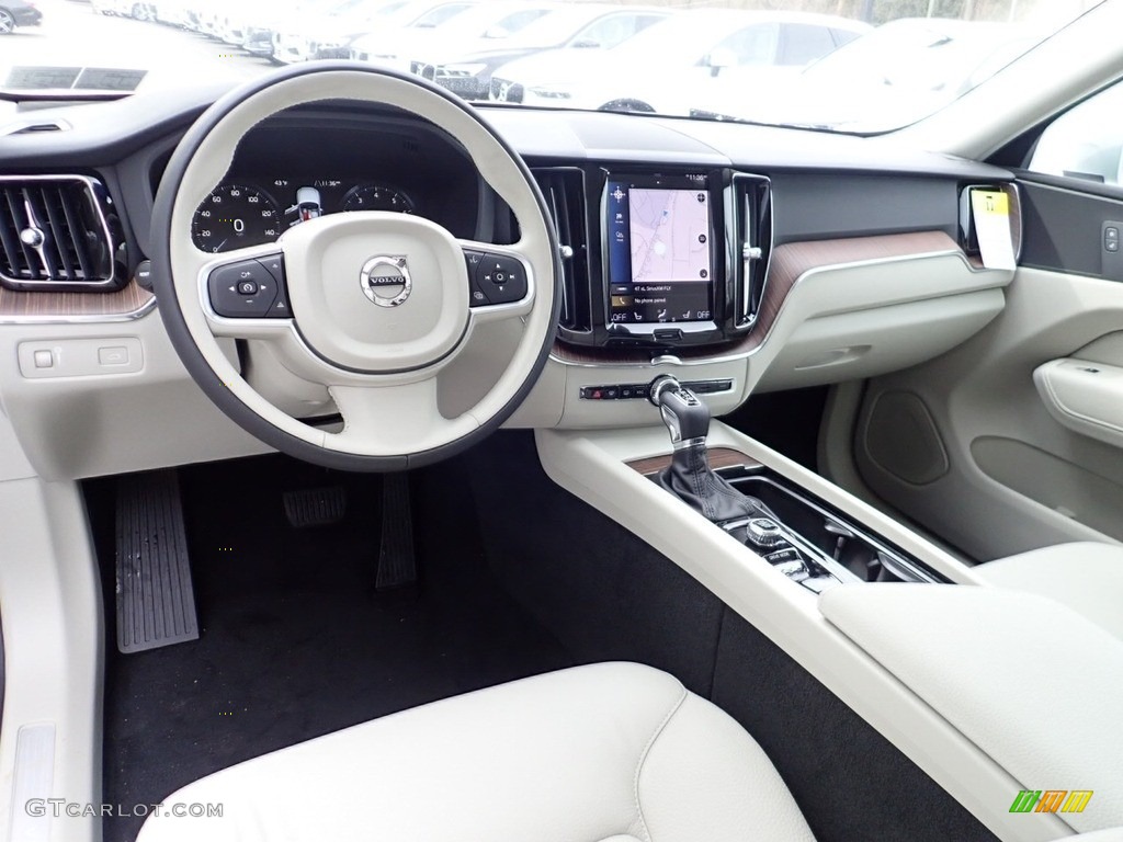 2021 Volvo XC60 T5 AWD Momentum Interior Color Photos
