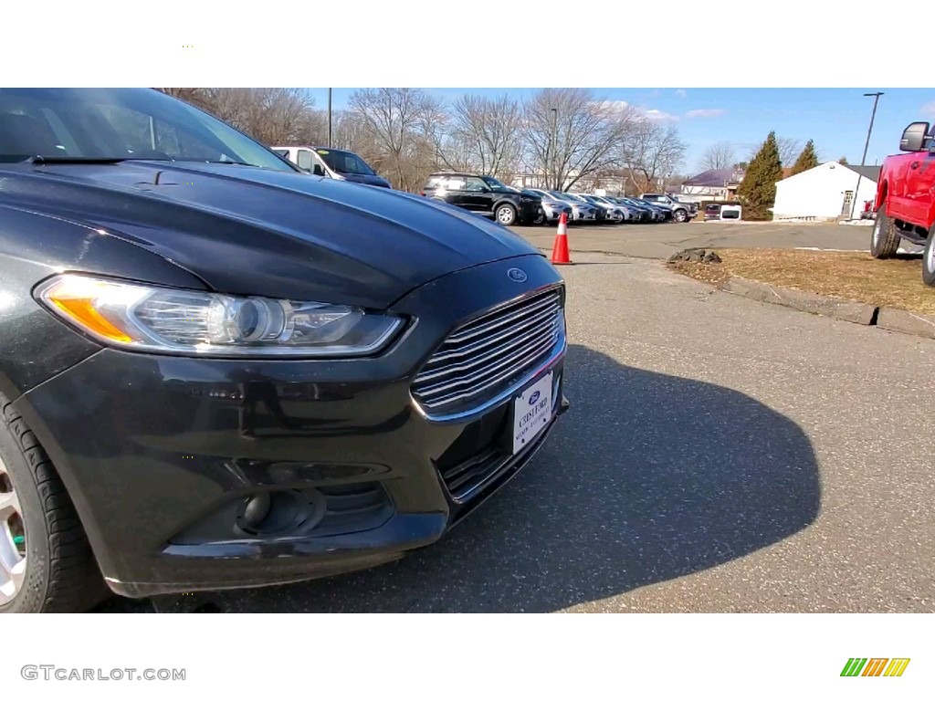 2013 Fusion SE 1.6 EcoBoost - Tuxedo Black Metallic / Dune photo #28