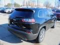 Diamond Black Crystal Pearl - Cherokee Latitude Lux 4x4 Photo No. 5