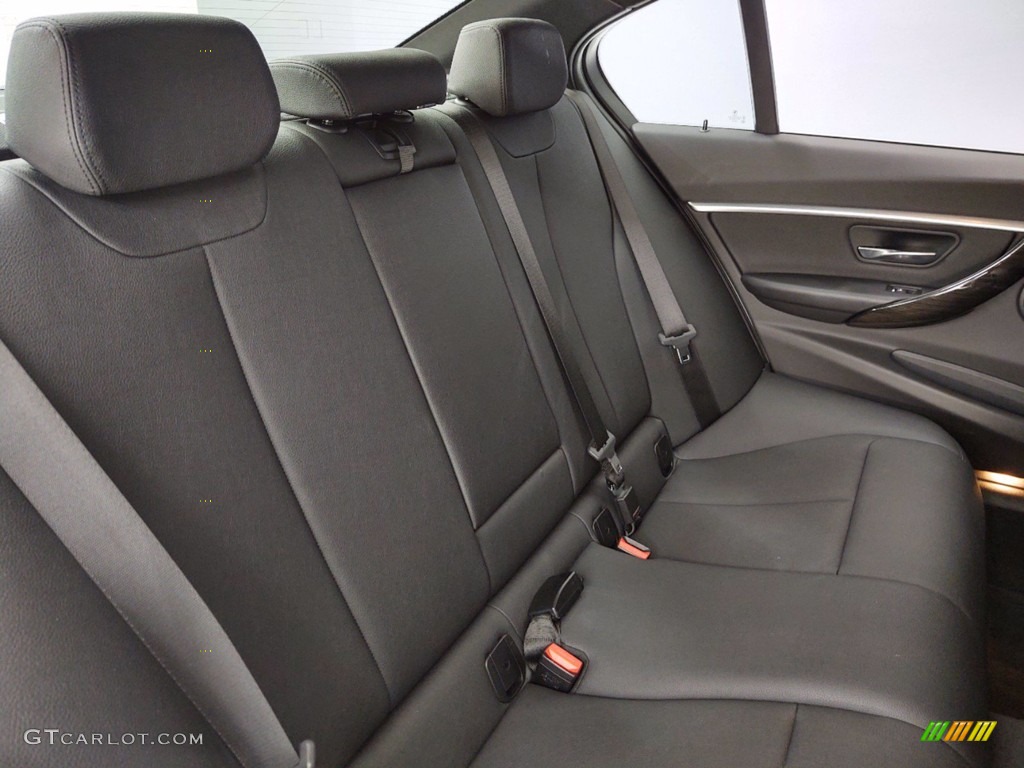 2018 3 Series 330i Sedan - Mineral White Metallic / Black photo #36
