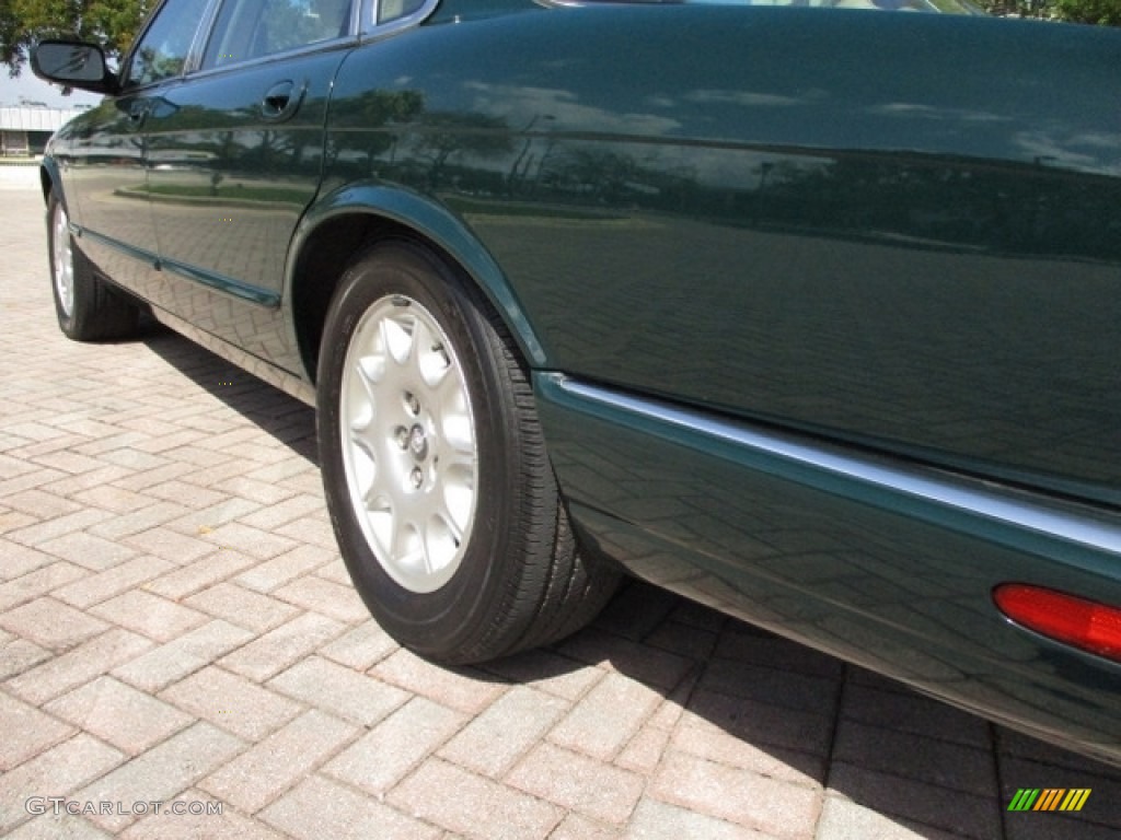 1998 XJ XJ8 - British Racing Green / Oatmeal photo #26