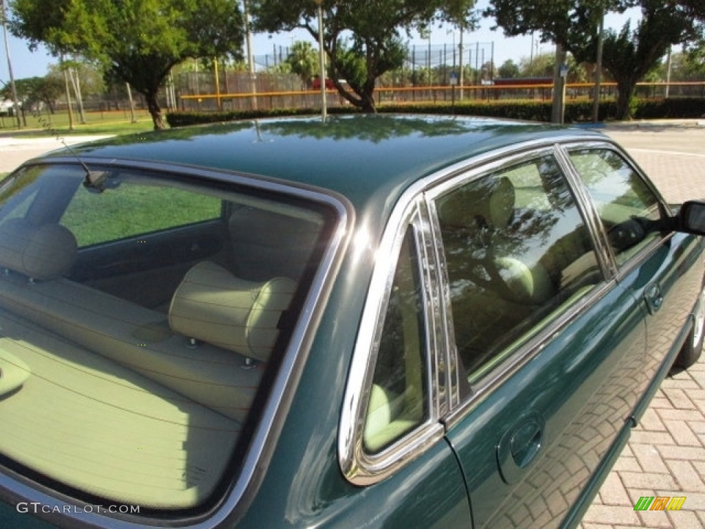 1998 XJ XJ8 - British Racing Green / Oatmeal photo #37