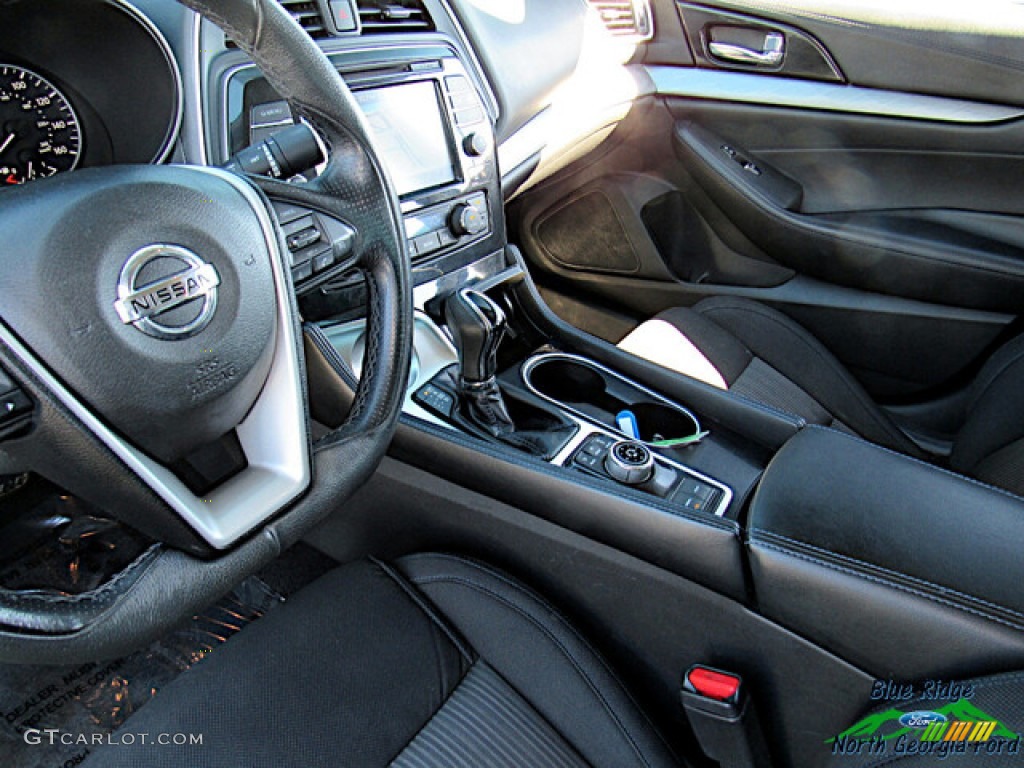 2017 Maxima SL - Brilliant Silver / Charcoal photo #23