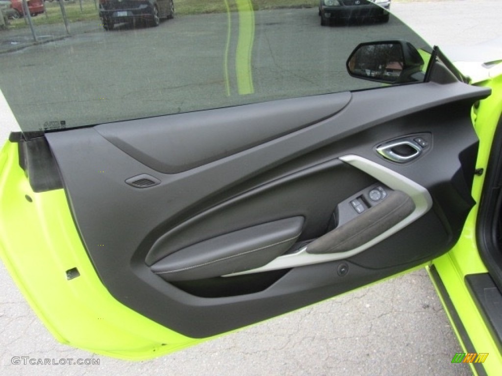 2019 Chevrolet Camaro SS Coupe Door Panel Photos
