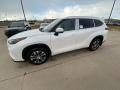 2021 Blizzard White Pearl Toyota Highlander XLE AWD  photo #1