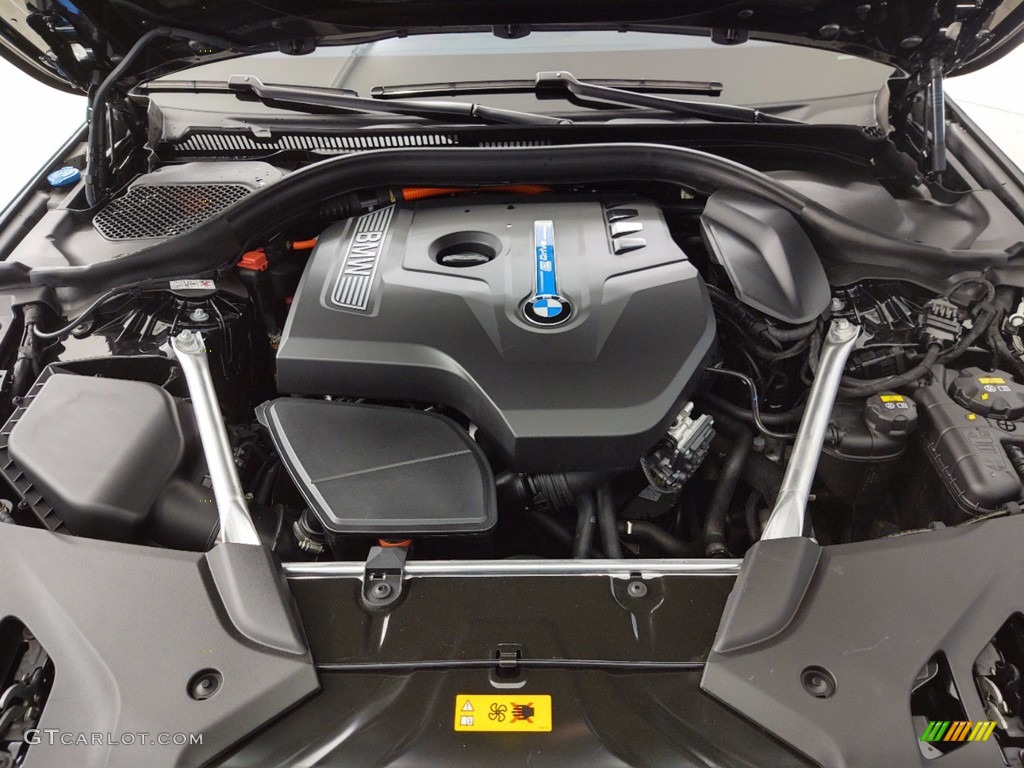 2019 BMW 5 Series 530e iPerformance Sedan Engine Photos