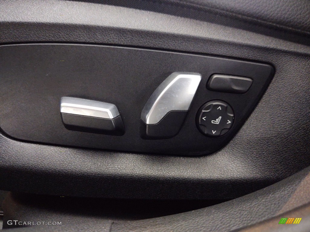 Black Interior 2019 BMW 5 Series 530e iPerformance Sedan Photo #141253051