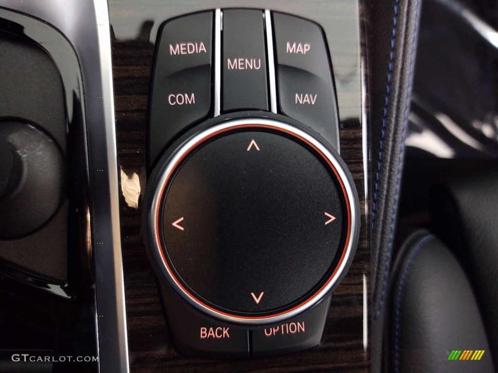 2019 BMW 5 Series 530e iPerformance Sedan Controls Photos