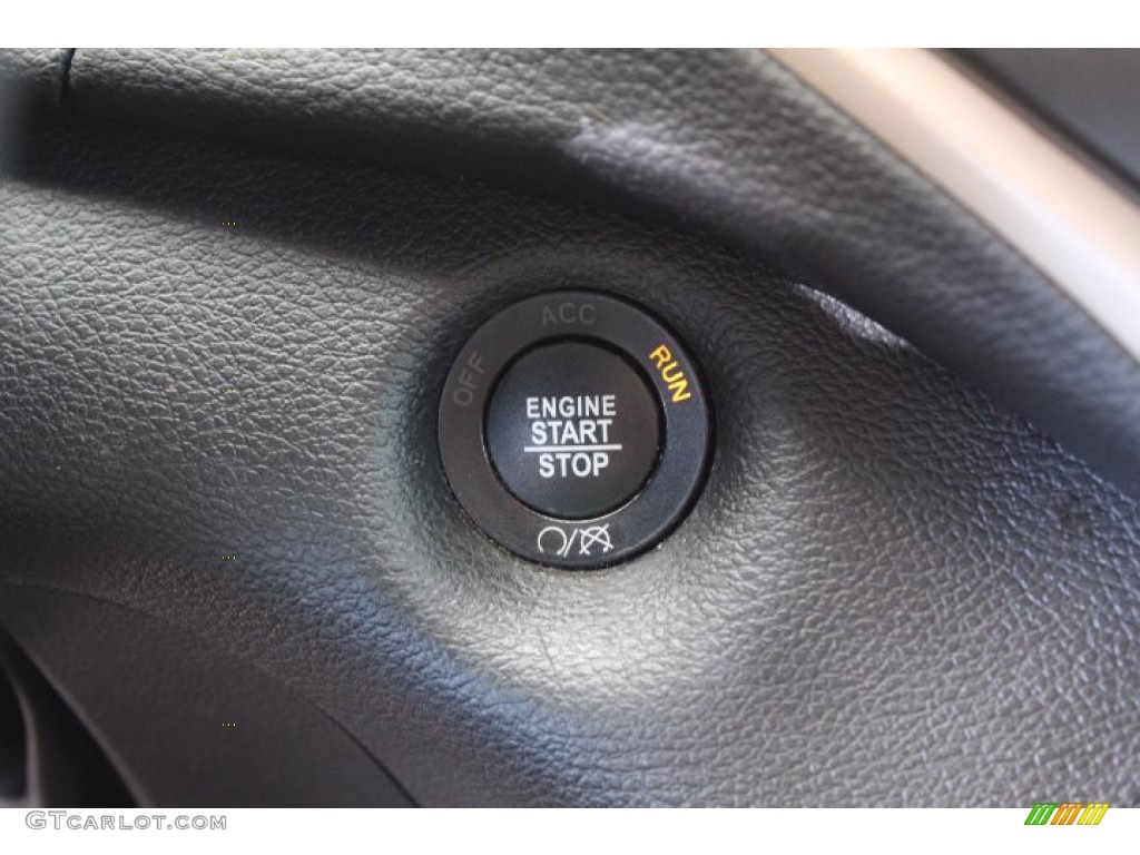 2017 Jeep Cherokee Limited Controls Photo #141255685