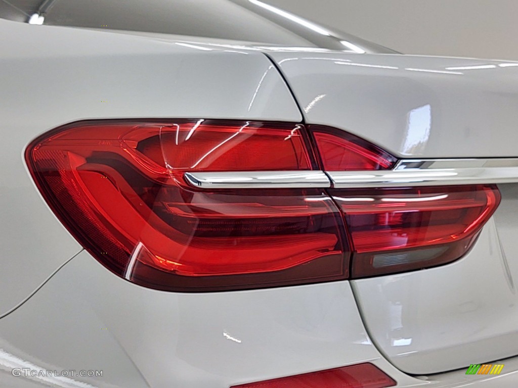 2018 7 Series 740i Sedan - Mineral White Metallic / Black photo #9
