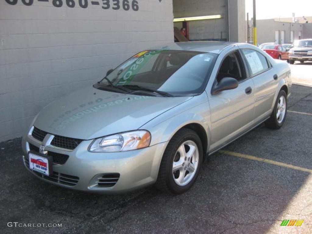 2004 Stratus SE Sedan - Bright Silver Metallic / Dark Slate Gray photo #1