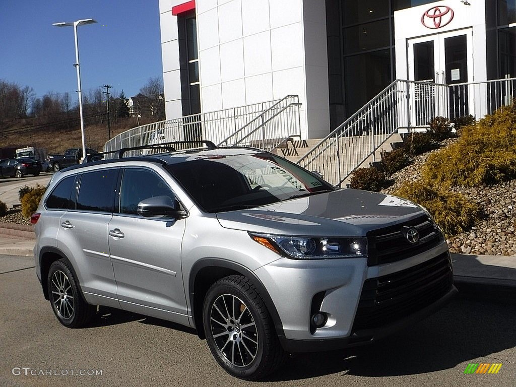 2018 Celestial Silver Metallic Toyota Highlander SE AWD 141247577