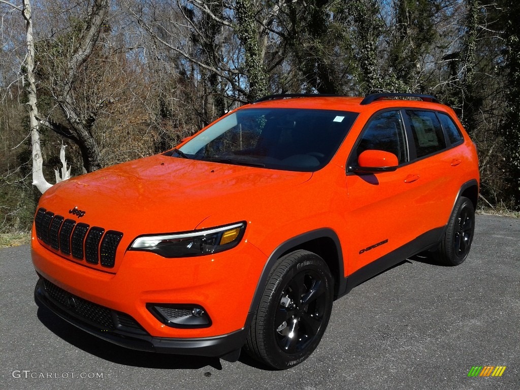 2021 Cherokee Altitude - Spitfire Orange / Black photo #2