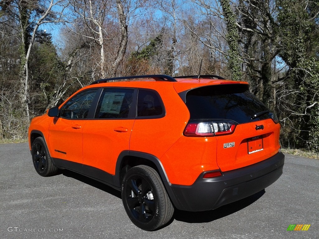 2021 Cherokee Altitude - Spitfire Orange / Black photo #8