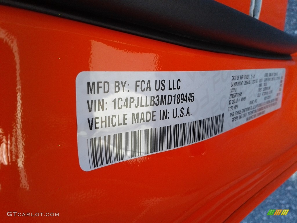 2021 Cherokee Altitude - Spitfire Orange / Black photo #32