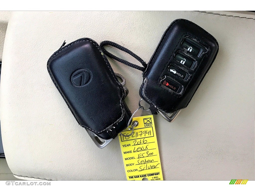 2016 Lexus ES 300h Hybrid Keys Photos