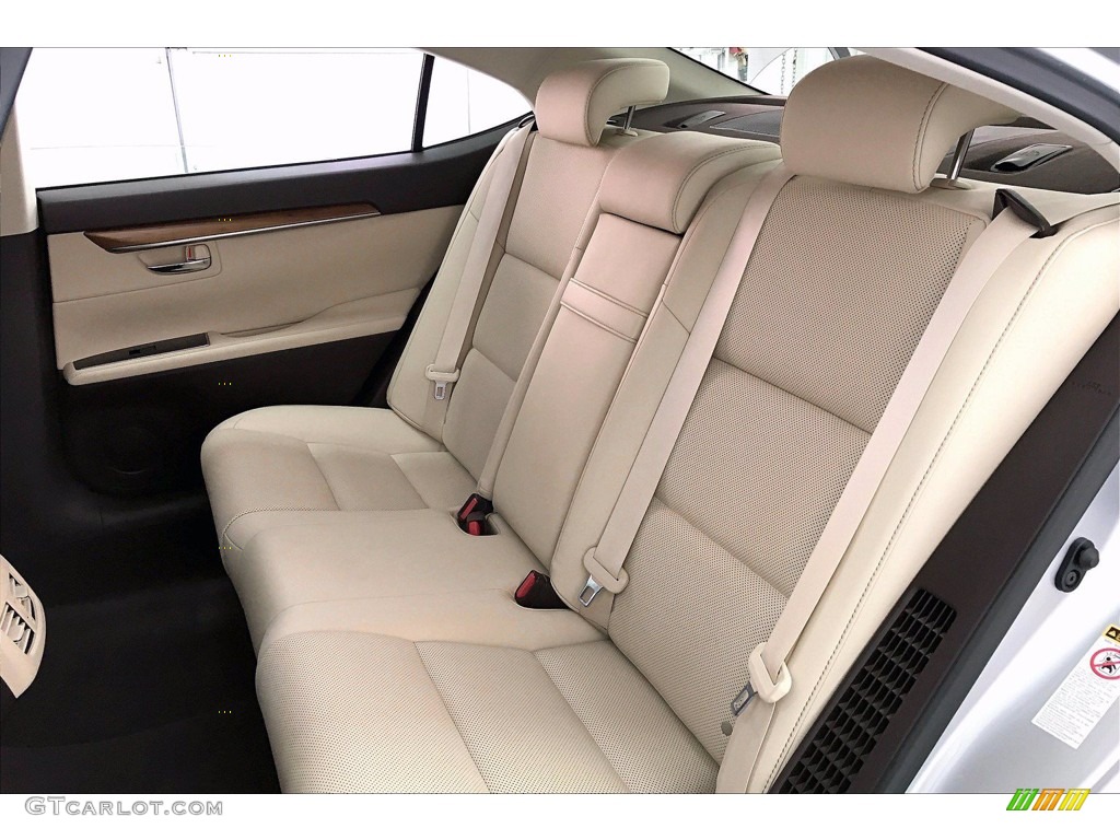 2016 Lexus ES 300h Hybrid Rear Seat Photos