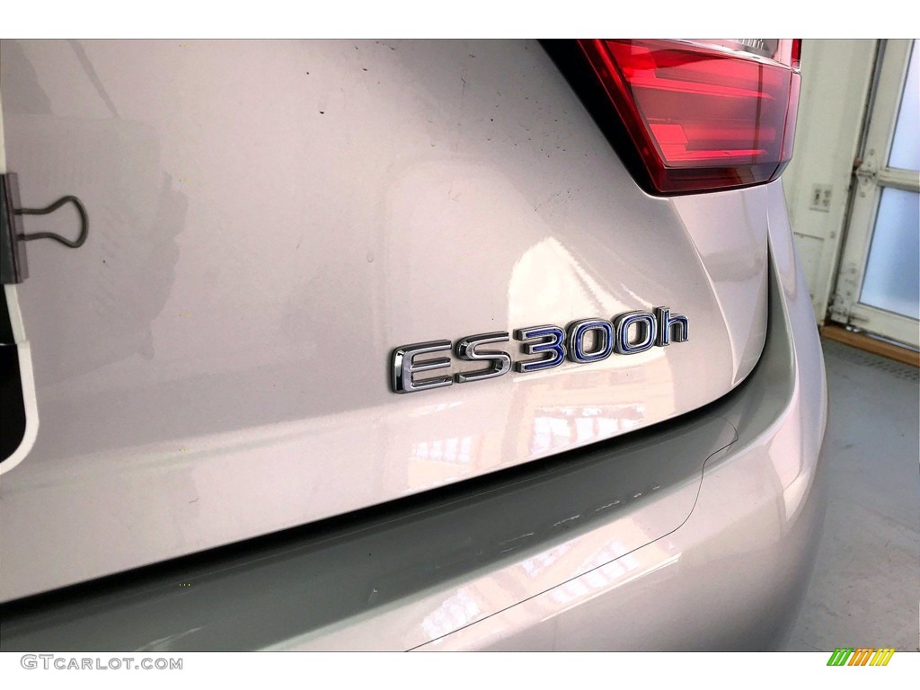 2016 Lexus ES 300h Hybrid Marks and Logos Photos