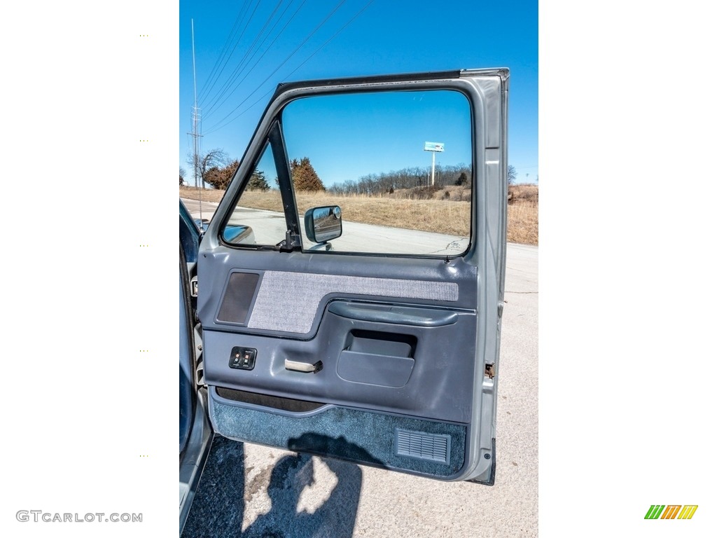 1989 Bronco XLT 4x4 - Medium Silver Metallic / Dark Charcoal photo #24