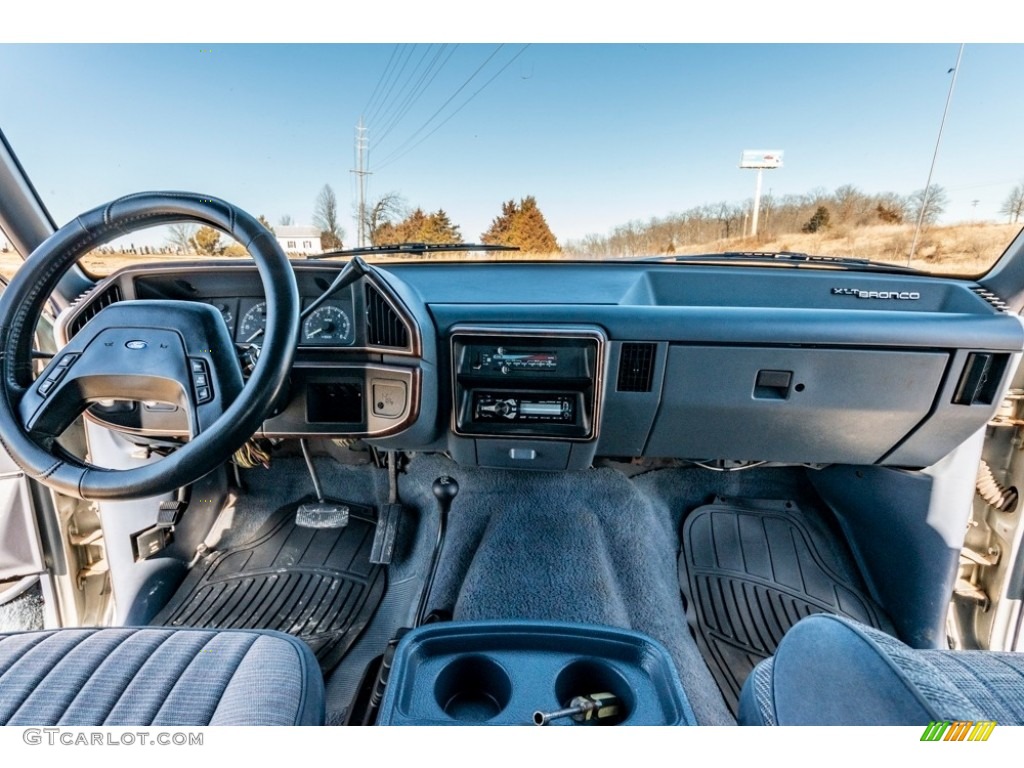 1989 Ford Bronco XLT 4x4 Interior Color Photos
