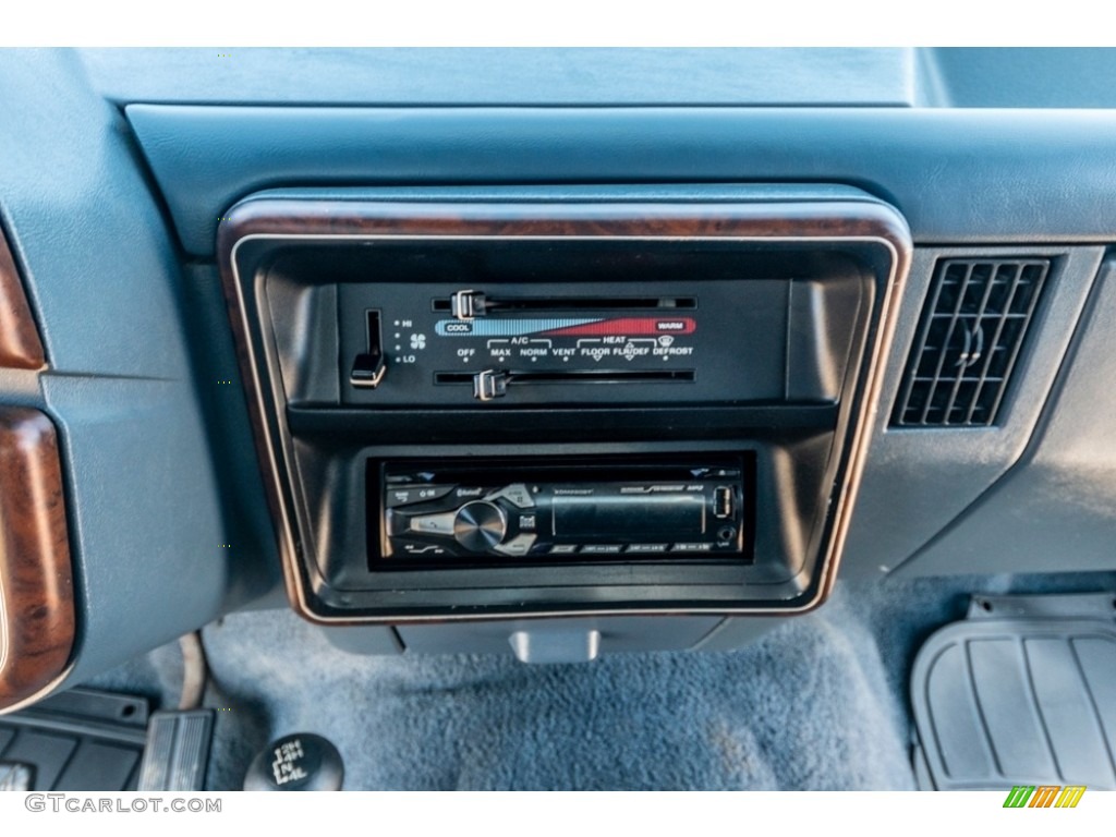1989 Ford Bronco XLT 4x4 Controls Photos